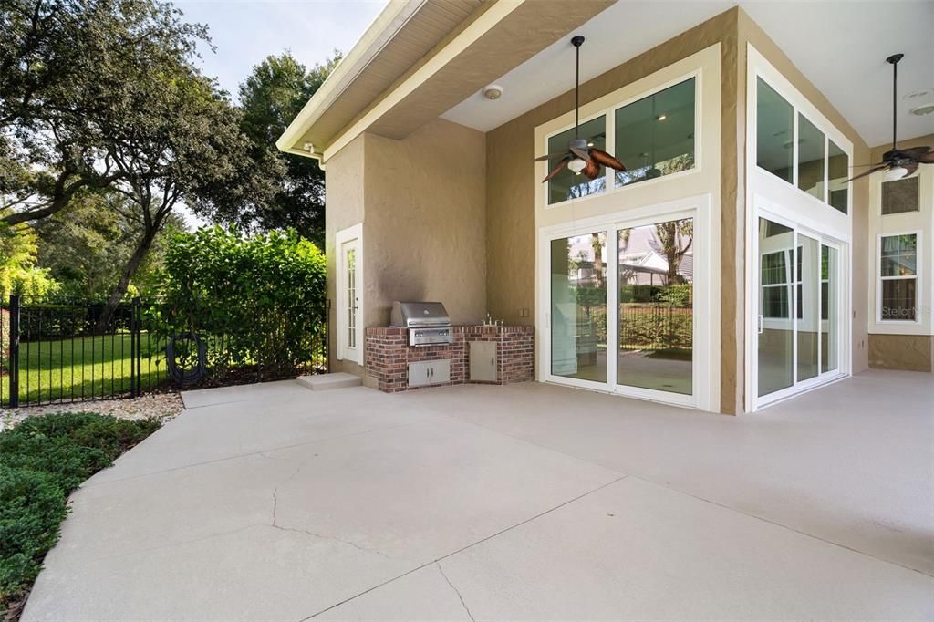 Exterior, Outdoor Kitchen