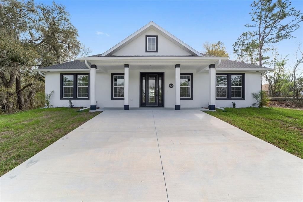 Exterior, Facade, Farmhouse