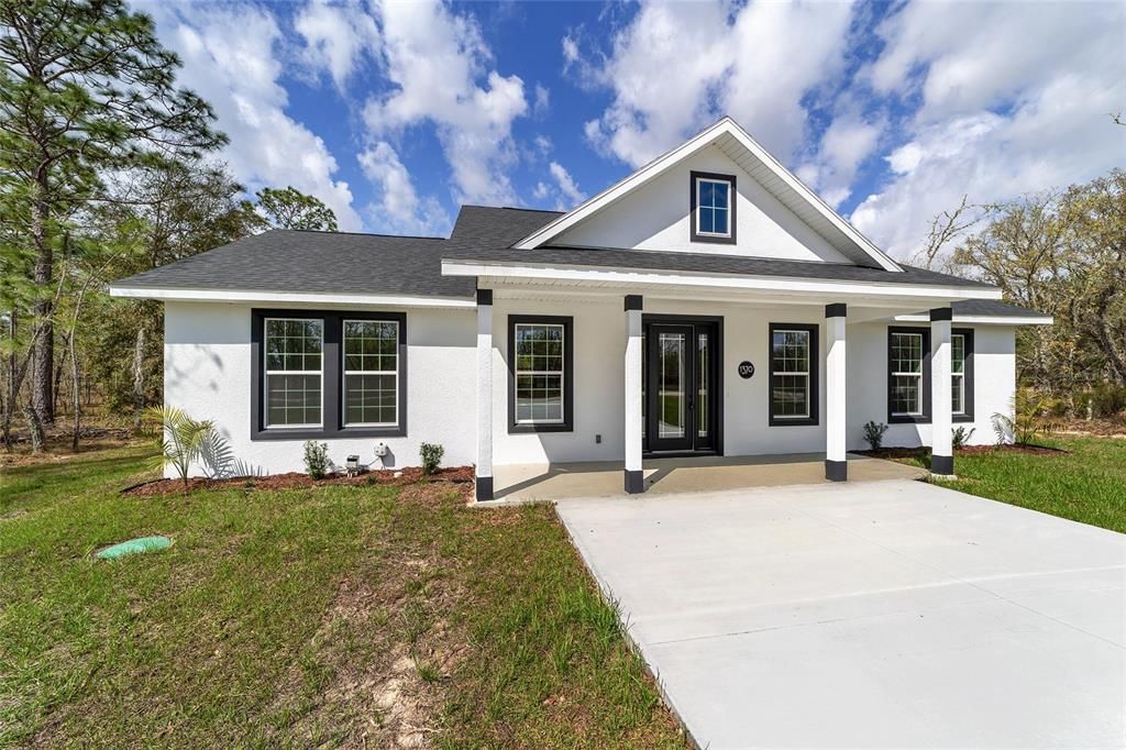 Exterior, Facade, Ranch