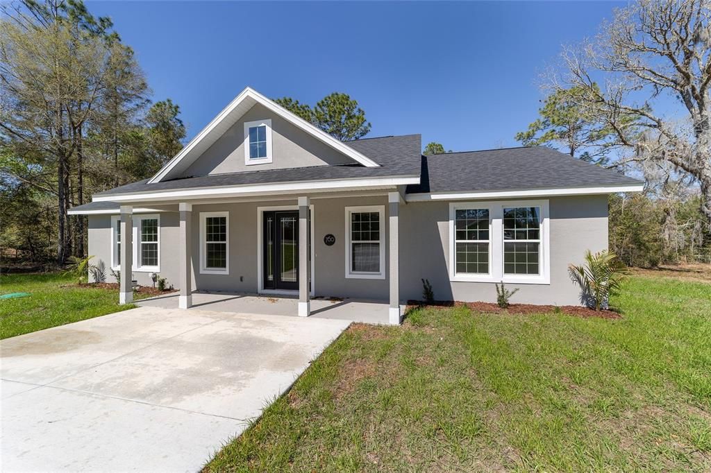 Exterior, Facade, Ranch