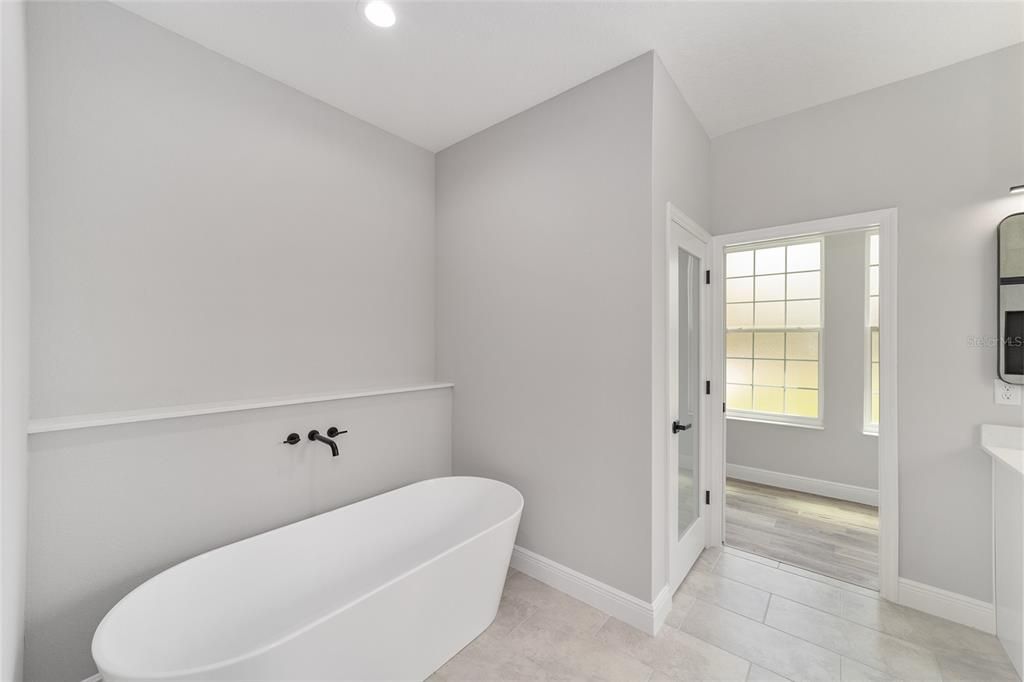 Bathroom, Free Standing Baths, Interior, Recessed Lighting, Wood Texture Flooring