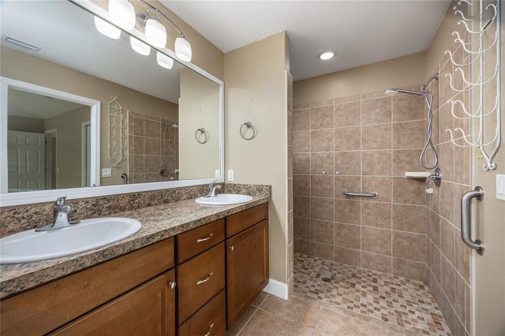 Bathroom, Dual Sink Vanities, Interior, Recessed Lighting