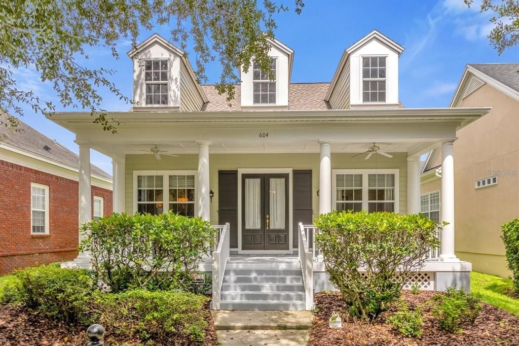 Exterior, Facade, American Foursquare
