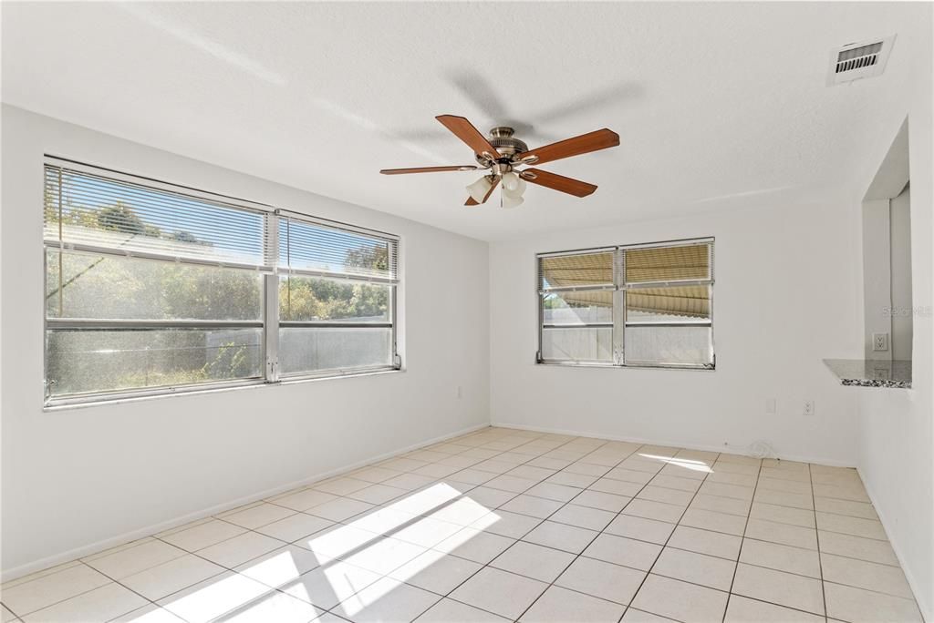 Empty room, Interior