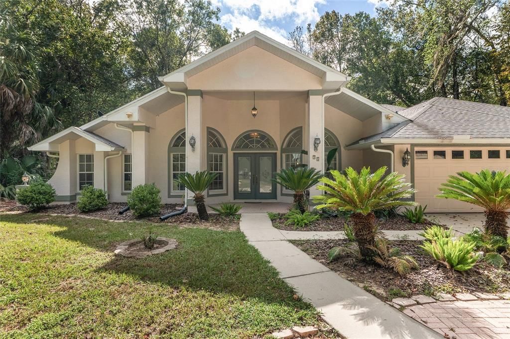 Attached, Exterior, Facade, Ranch