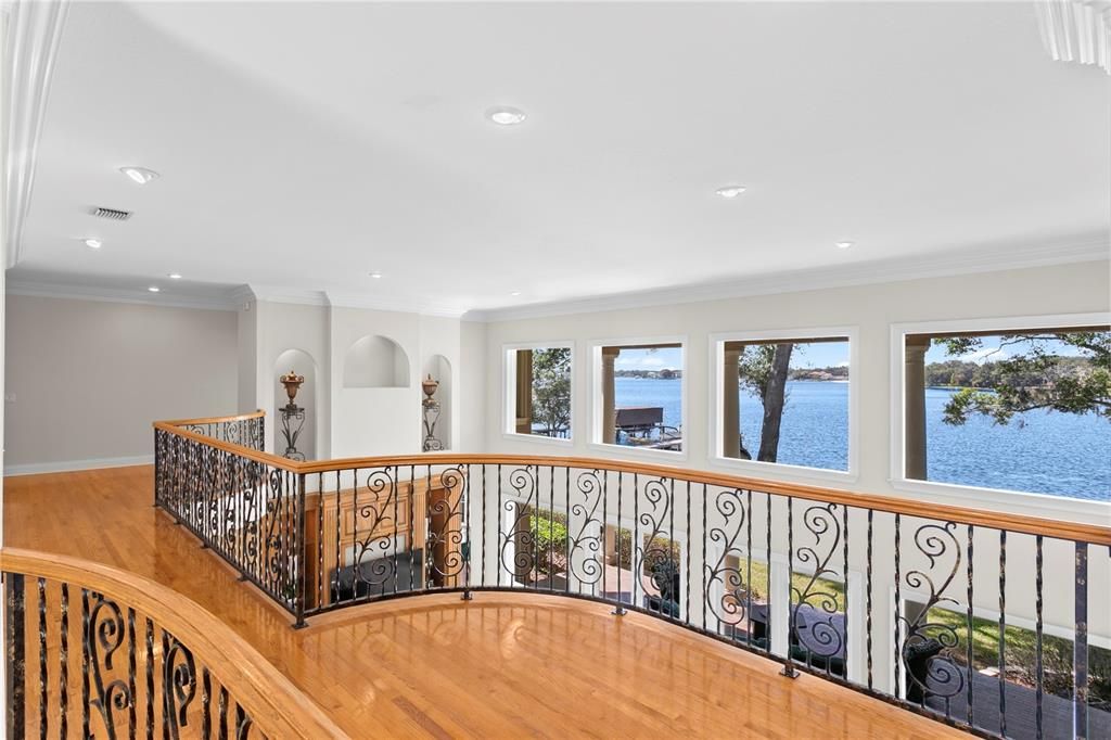 Interior, Recessed Lighting, Water, Wood Texture Flooring