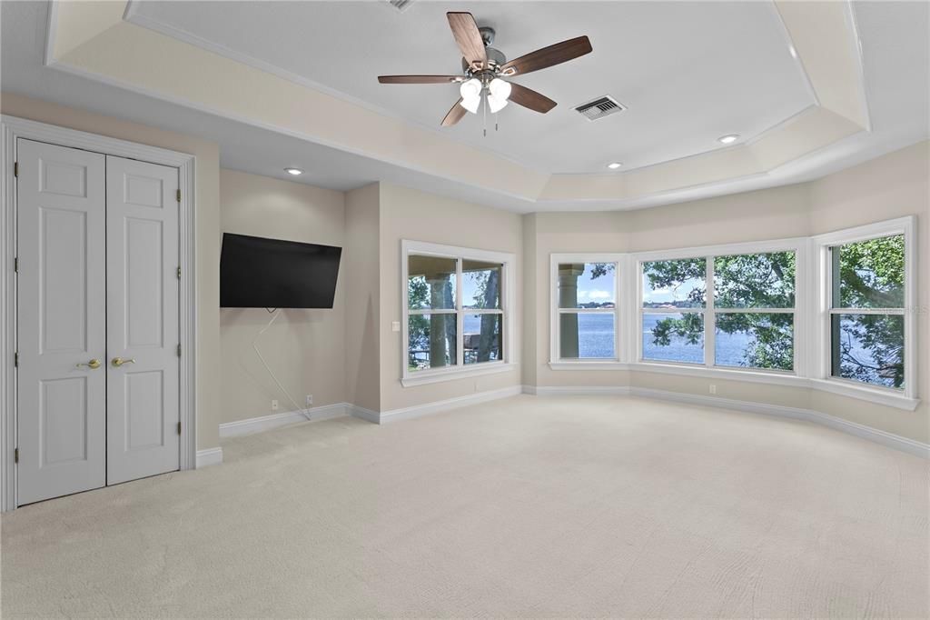 Empty room, Interior, Recessed Lighting, Water