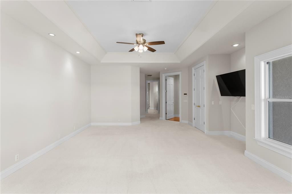 Empty room, Interior, Recessed Lighting