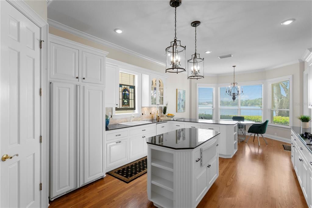 Chandelier, Dining room, Interior, Kitchen, Pendant Lights, Recessed Lighting, Wood Texture Flooring