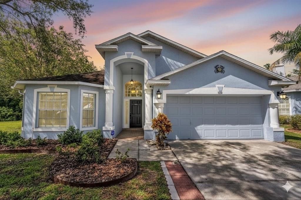 Attached, Exterior, Facade, American Craftsman