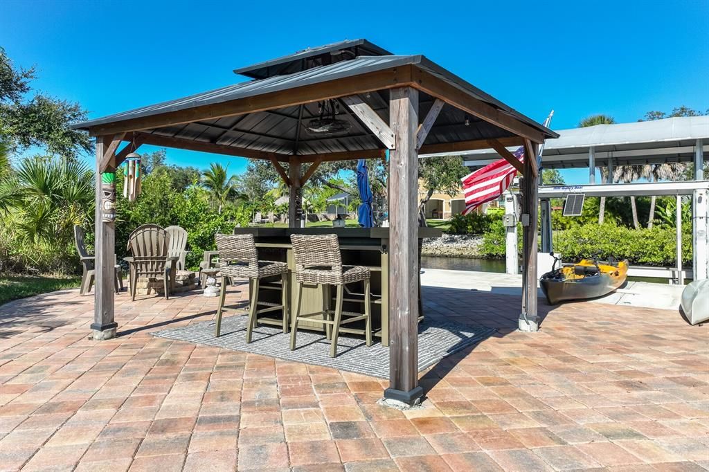 Exterior, Outdoor Kitchen