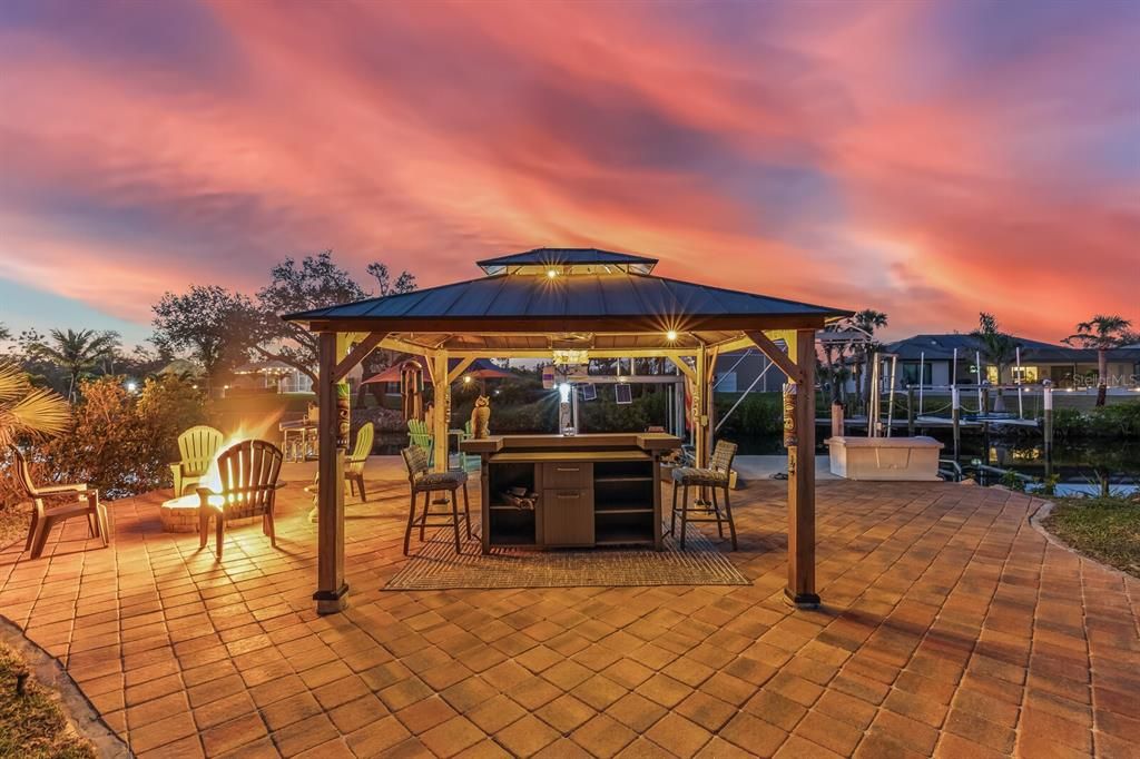Exterior, Outdoor Kitchen