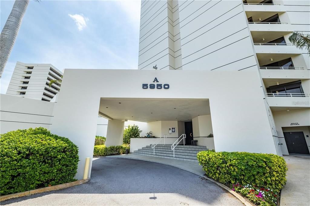 Exterior, Facade, Condo Building