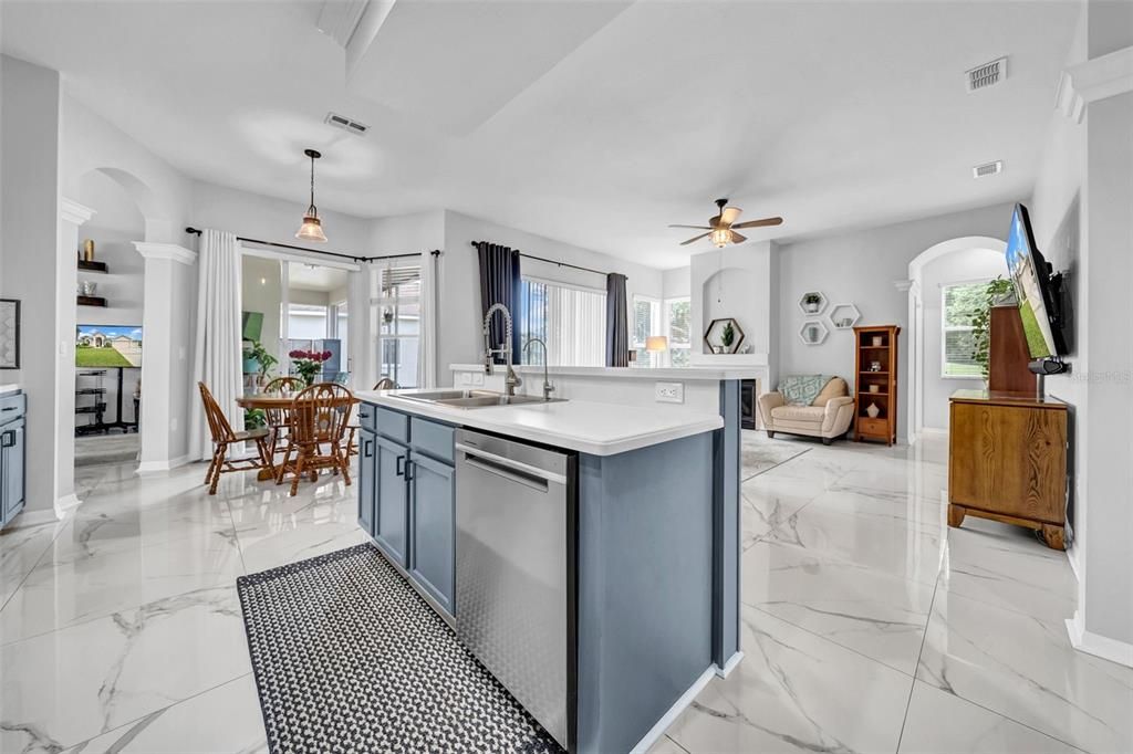 Dining room, Interior, Kitchen, Marble, Pendant Lights