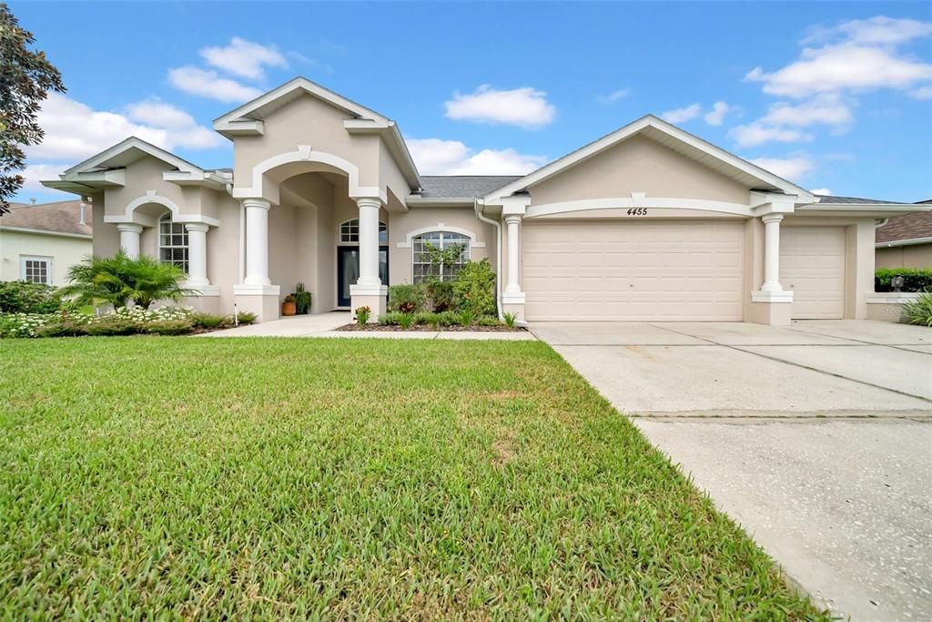 Attached, Exterior, Facade, Ranch