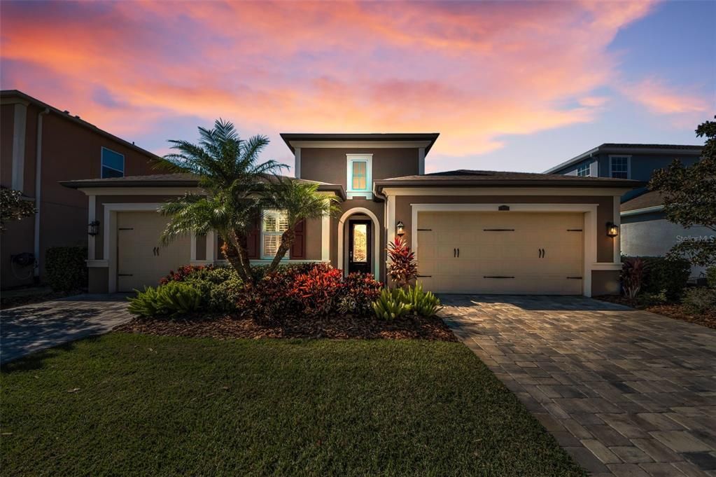 Attached, Exterior, Facade, Modern