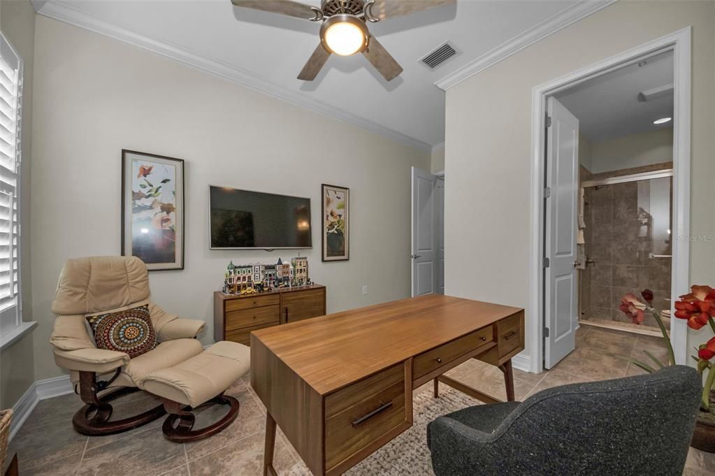 Home Office, Interior