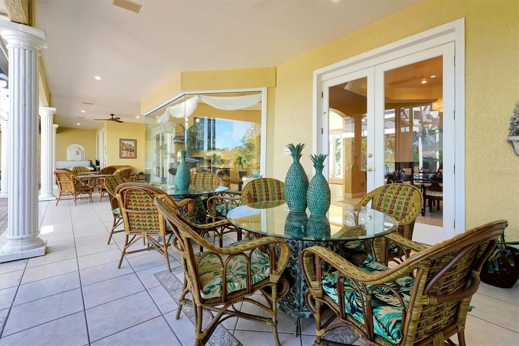 Dining room, Interior, Recessed Lighting