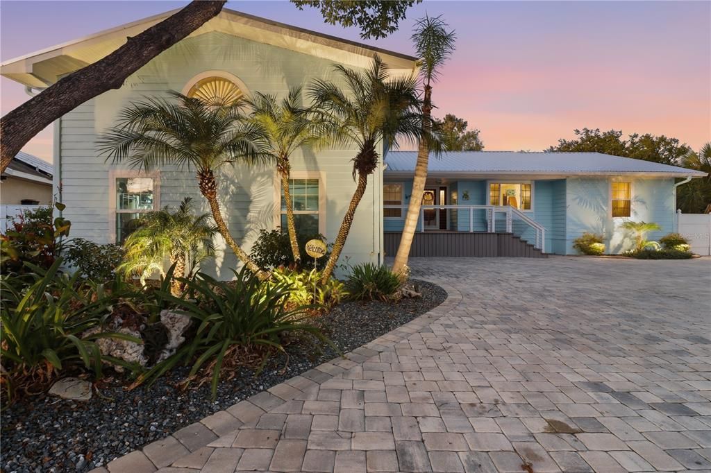 Exterior, Facade, Ranch