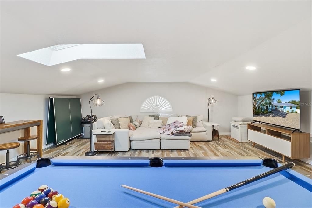 Billiard Table, Game Room, Interior, Living room, Recessed Lighting, Wood Texture Flooring
