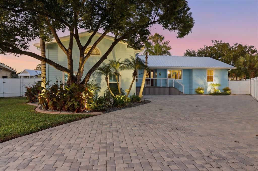 Backyard, Exterior, Facade, Ranch