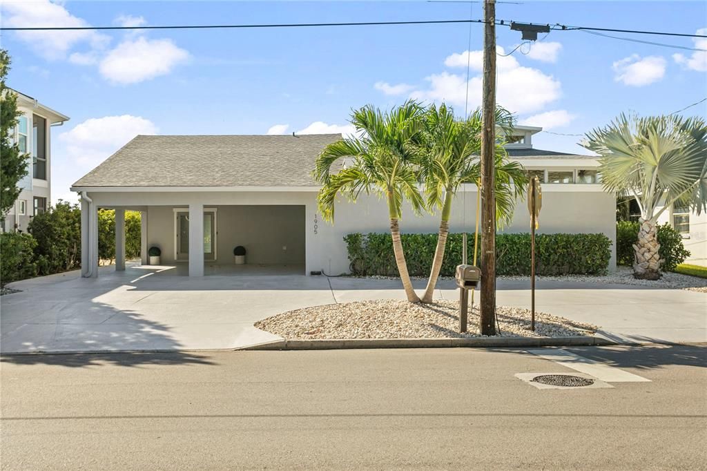 Exterior, Facade, Ranch