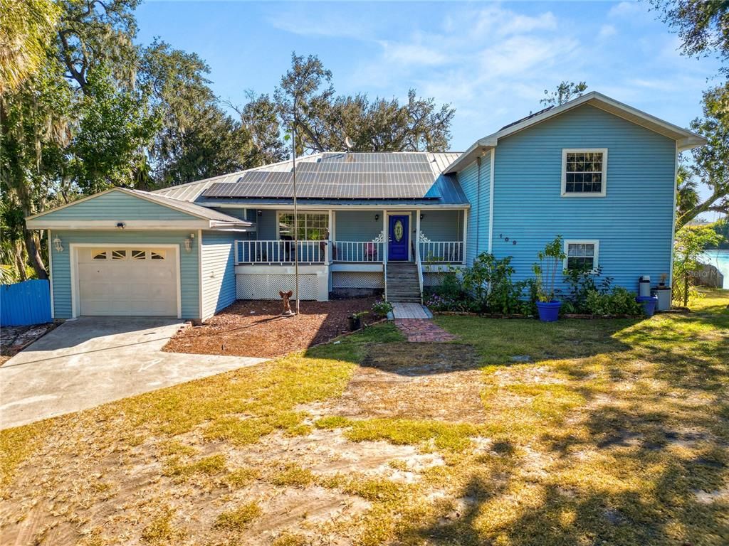 Attached, Exterior, Facade, Solar Panels, Split Level