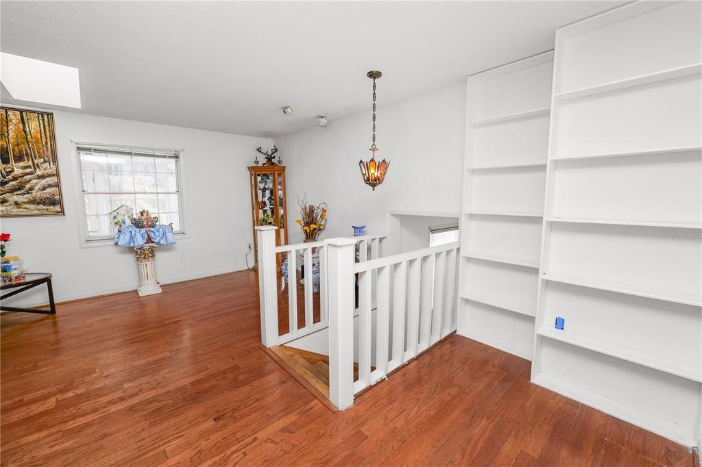 Interior, Pendant Lights, Wood Texture Flooring
