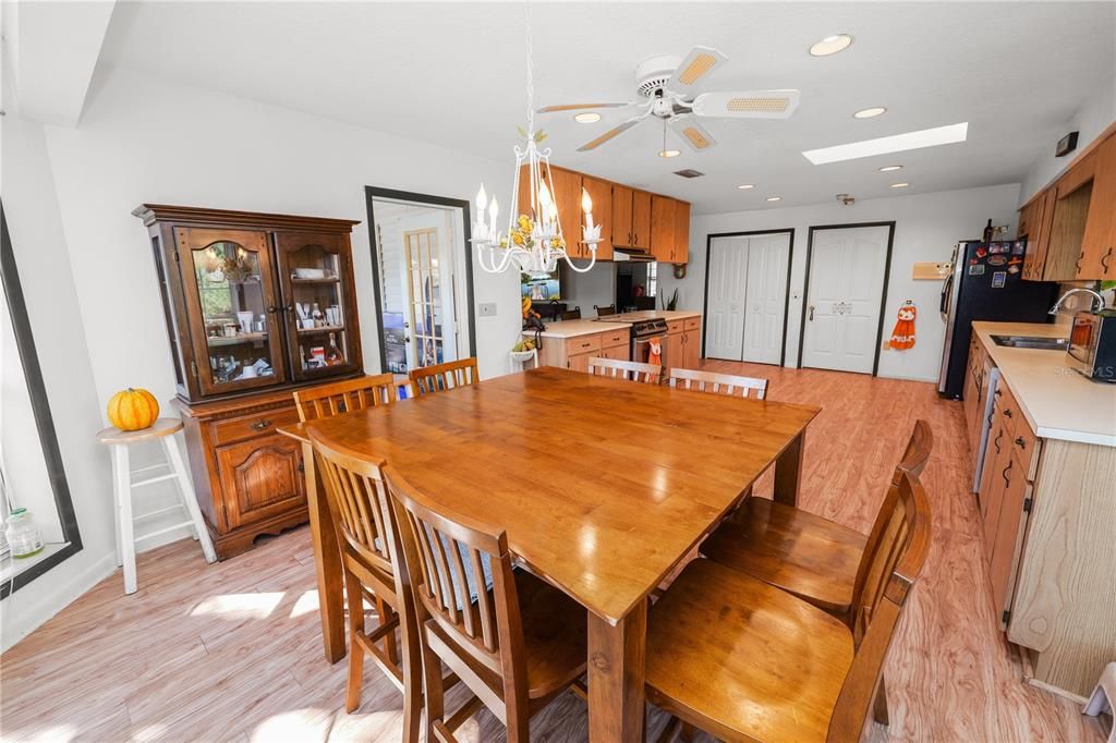 Chandelier, Dining room, Interior, Kitchen, Recessed Lighting, Wood Texture Flooring