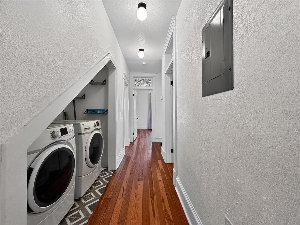 Interior, Utility Closets, Washer, Wood Texture Flooring