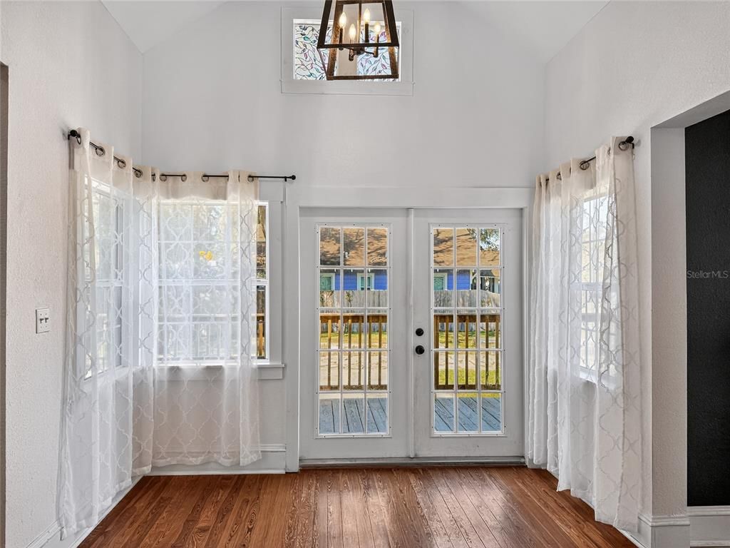 Interior, Pendant Lights, Wood Texture Flooring