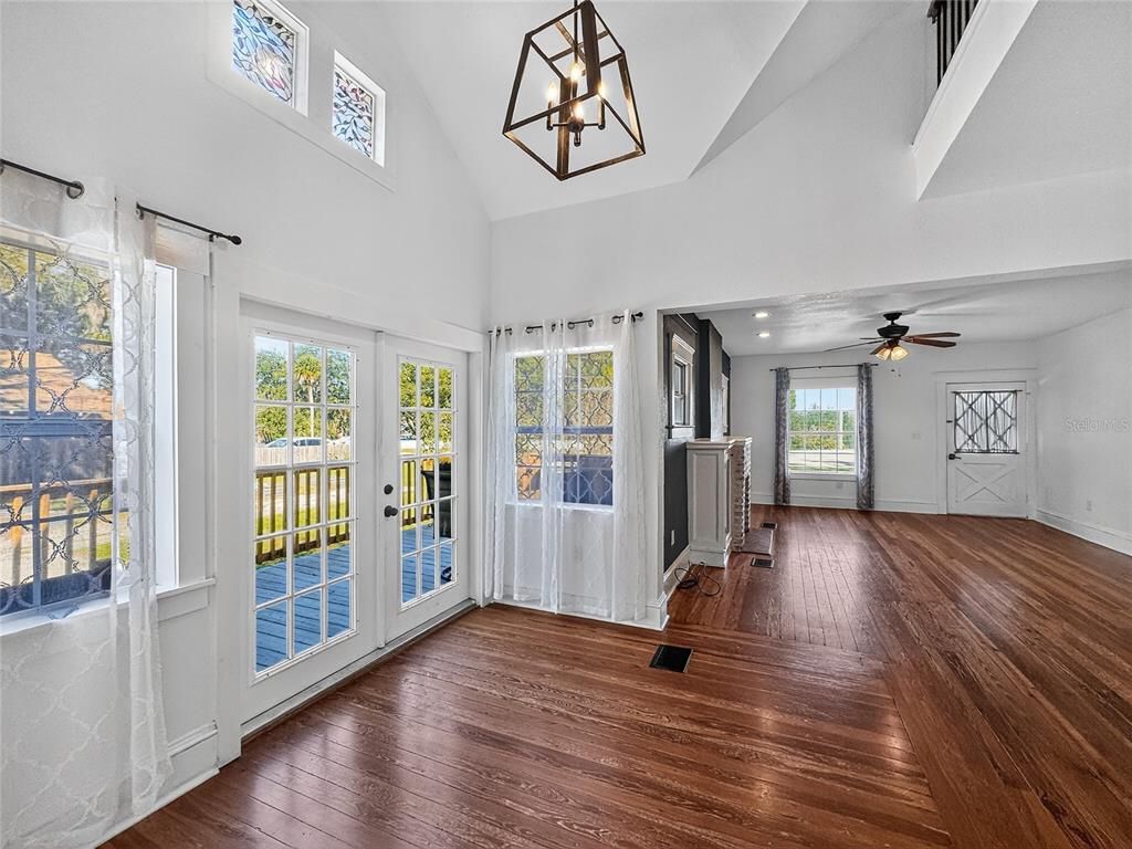 Interior, Pendant Lights, Recessed Lighting, Wood Texture Flooring
