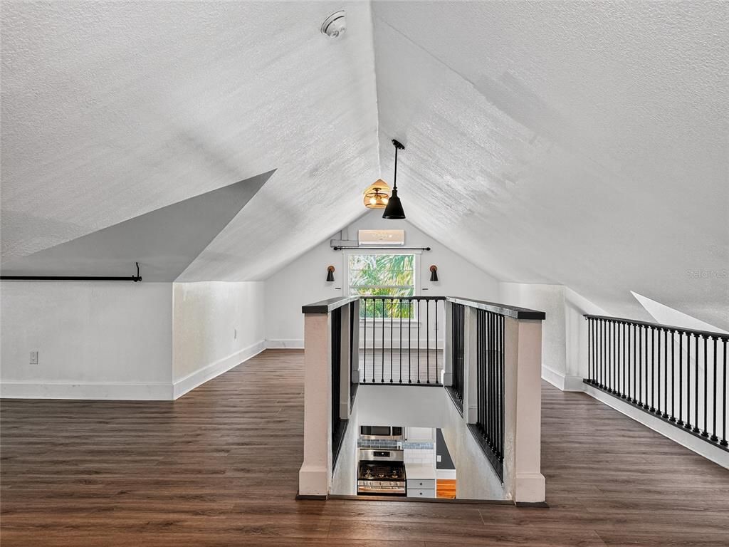 Interior, Pendant Lights, Wood Texture Flooring