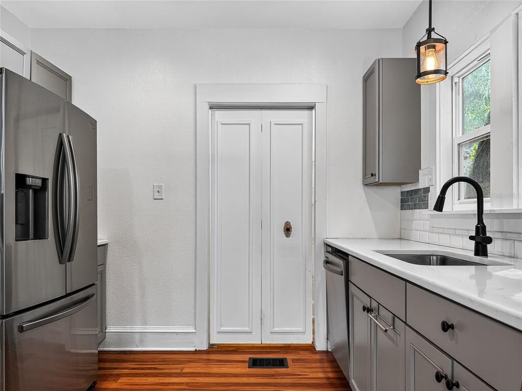 Interior, Kitchen, Pendant Lights, Wood Texture Flooring
