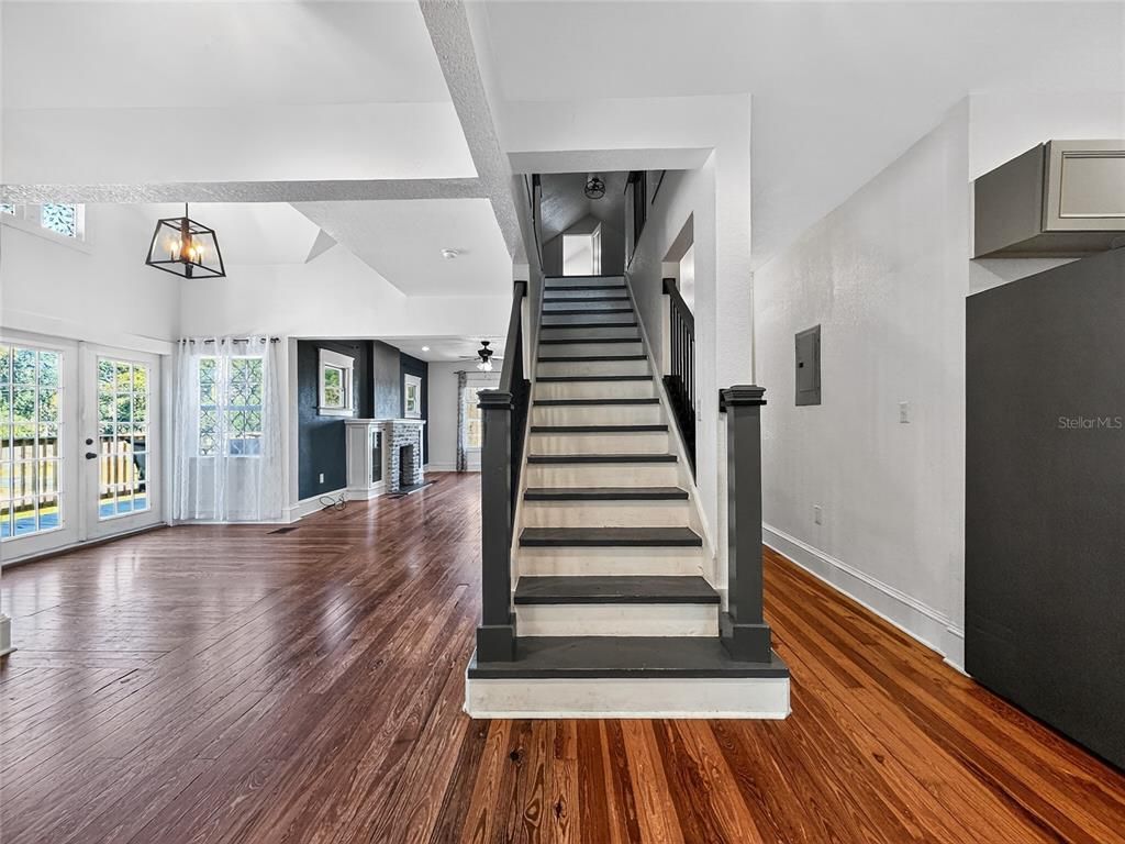 Interior, Recessed Lighting, Wood Texture Flooring