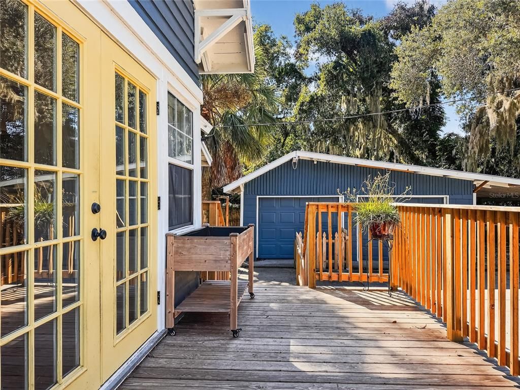 Detached Garage, Exterior