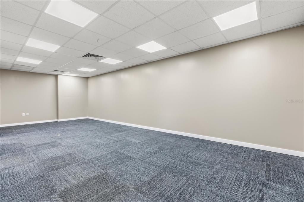 Empty room, Interior, Recessed Lighting