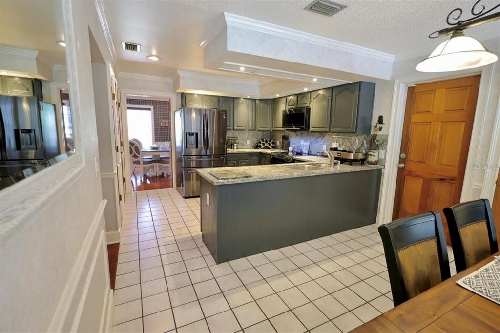 Dining room, Interior, Kitchen, Recessed Lighting, Stainless Steel Appliances