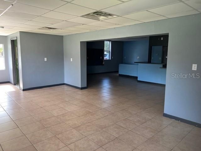 Empty room, Interior