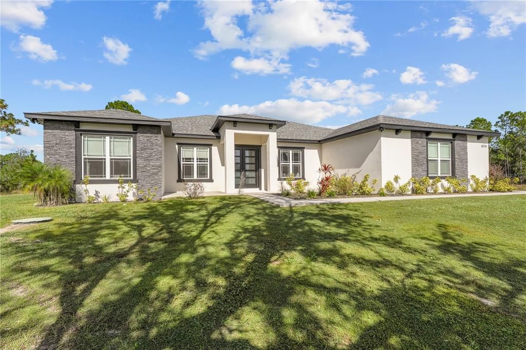 Backyard, Exterior, Facade, Ranch