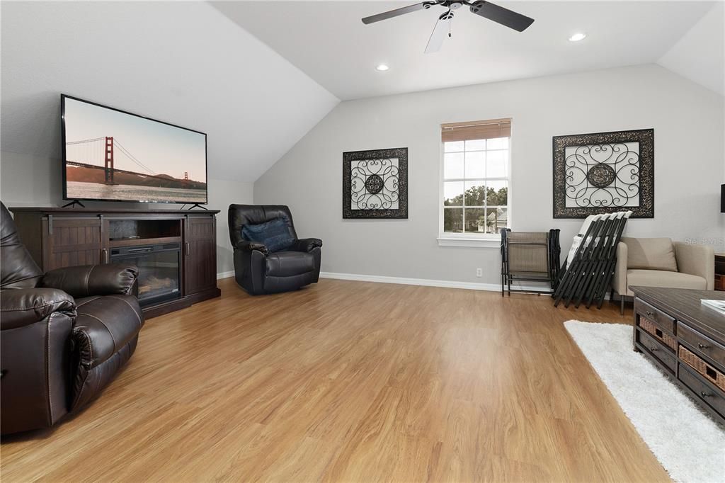 Interior, Recessed Lighting, Wood Texture Flooring