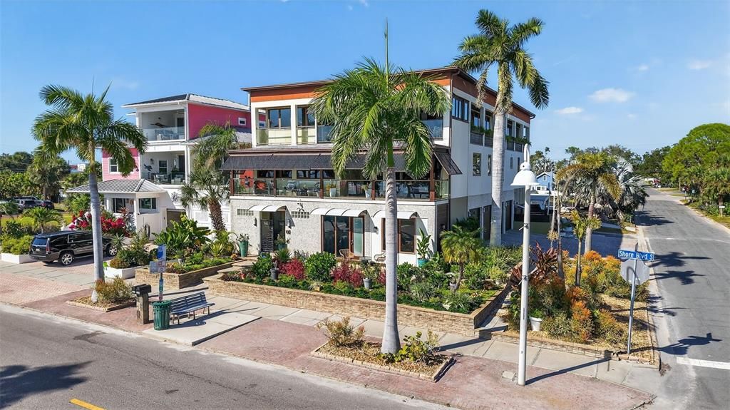 Exterior, Facade, Rowhouse