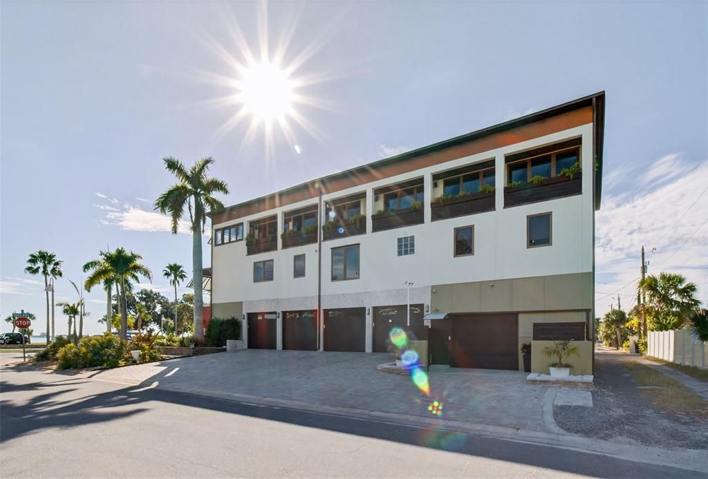 Attached, Exterior, Facade, Modern