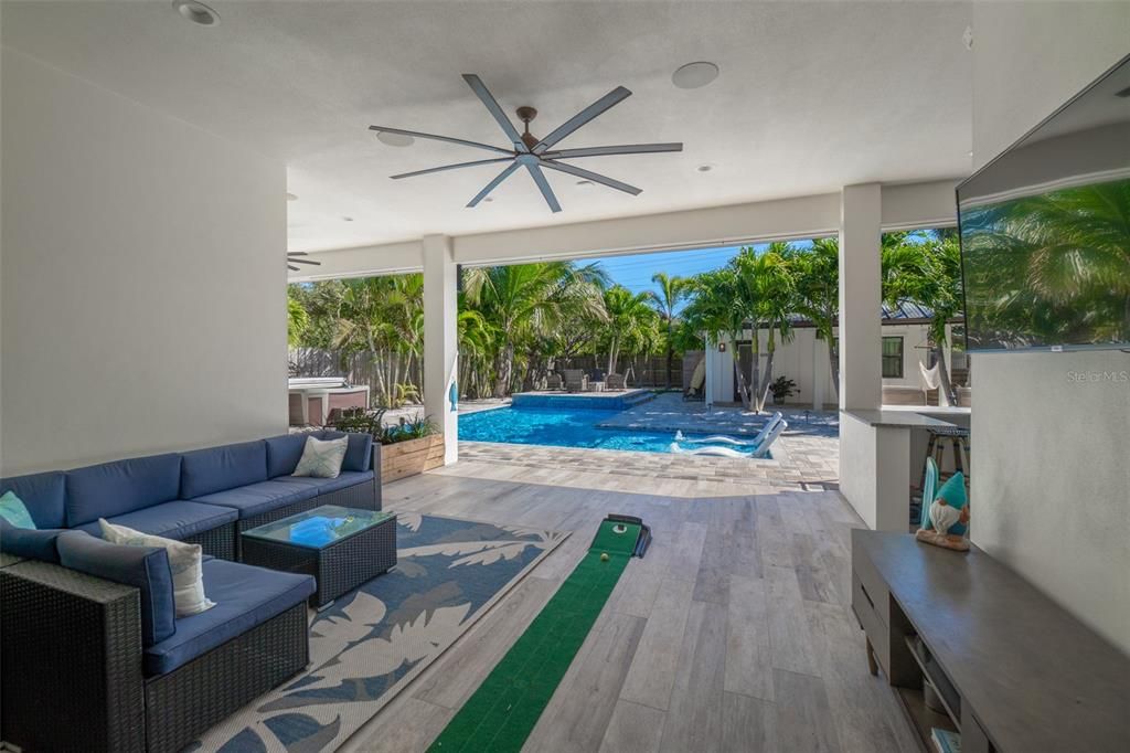 Exterior, Pool, Recessed Lighting