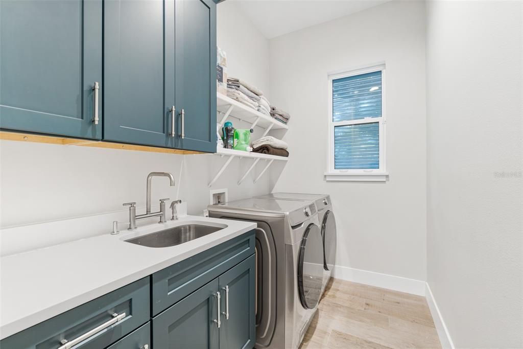 Interior, Washer, Wood Texture Flooring