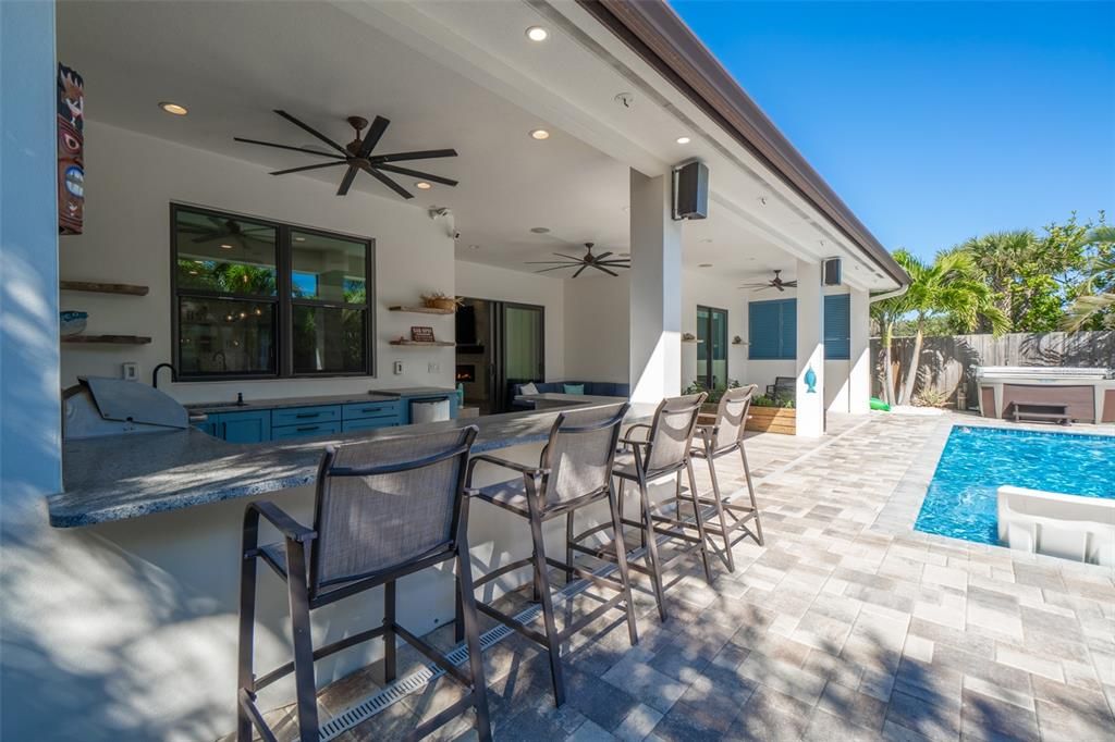 Exterior, Outdoor Kitchen, Pool