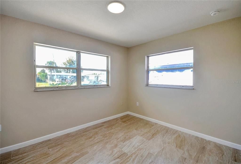 Empty room, Interior