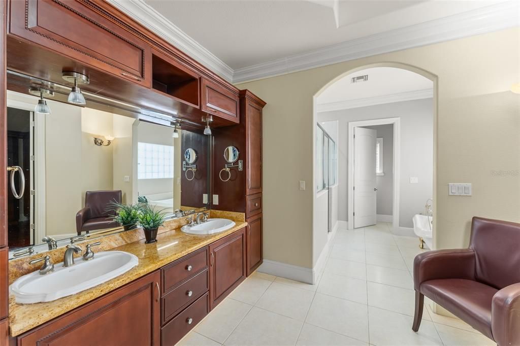 Bathroom, Dual Sink Vanities, Interior
