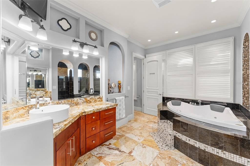 Bathroom, Dual Sink Vanities, Interior, Recessed Lighting