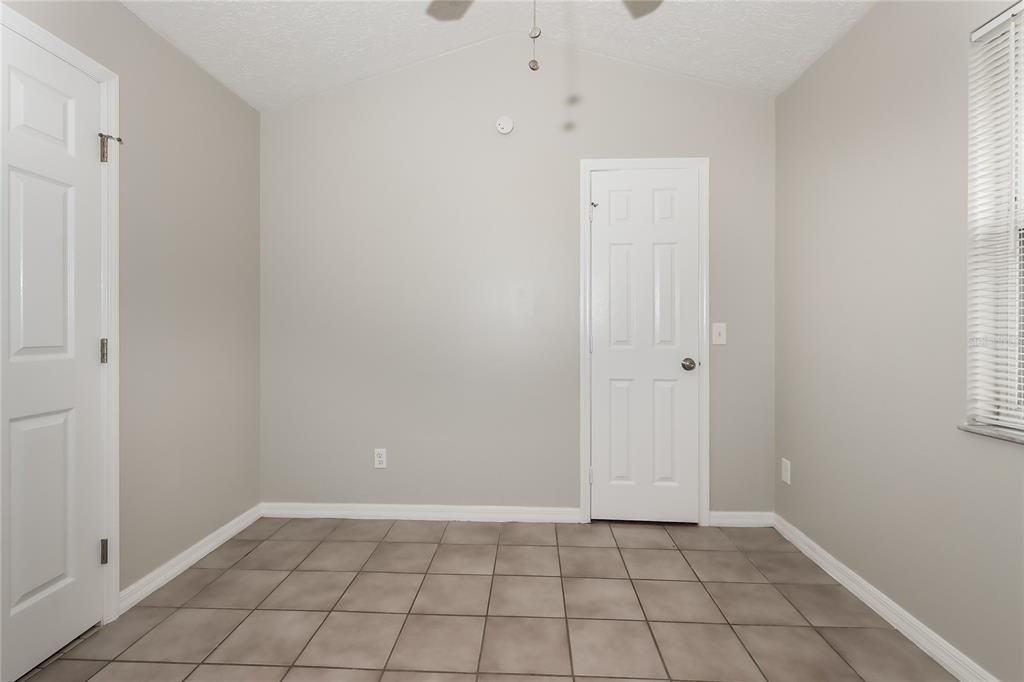 Empty room, Interior